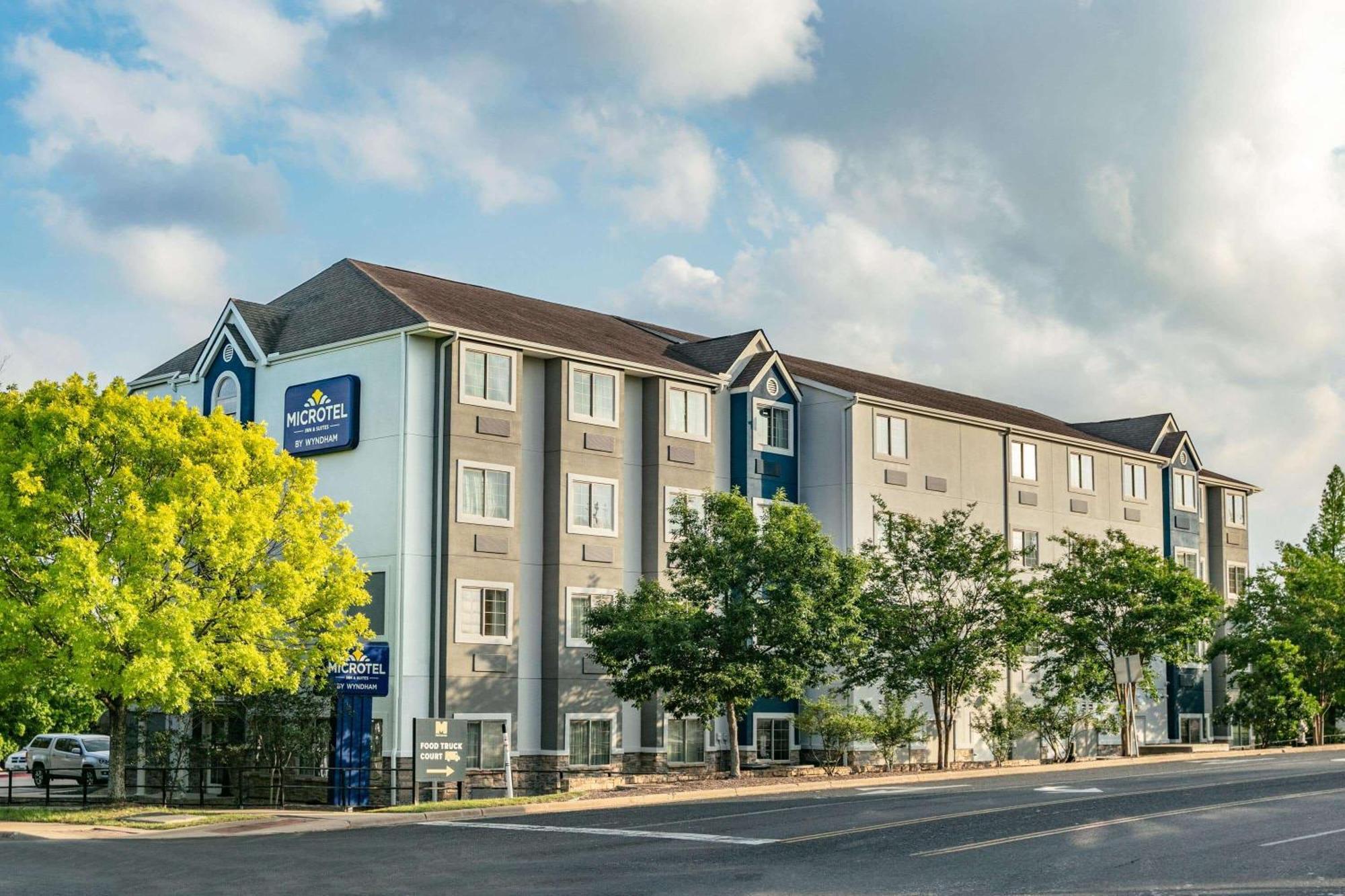 Microtel Inn & Suites By Wyndham Austin Airport Zewnętrze zdjęcie