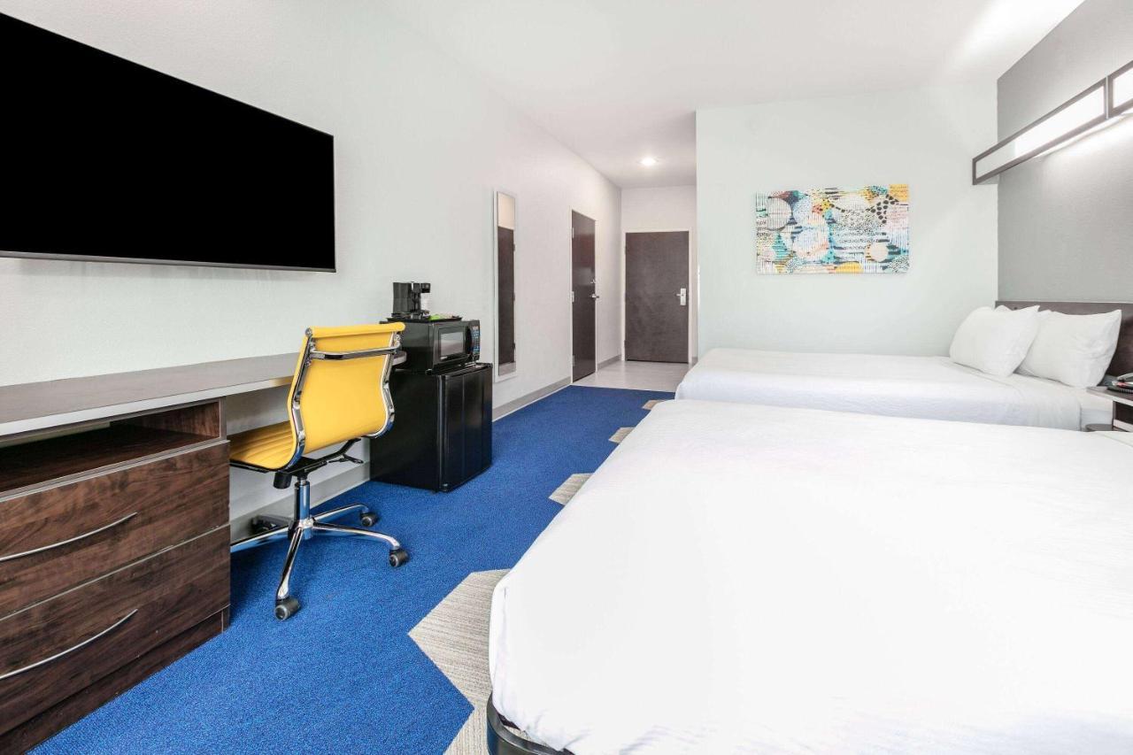 Microtel Inn & Suites By Wyndham Austin Airport Zewnętrze zdjęcie