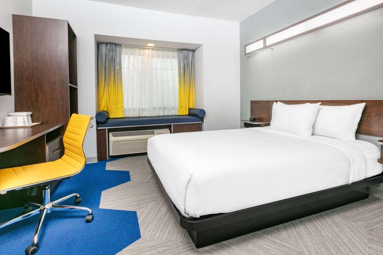 Microtel Inn & Suites By Wyndham Austin Airport Zewnętrze zdjęcie