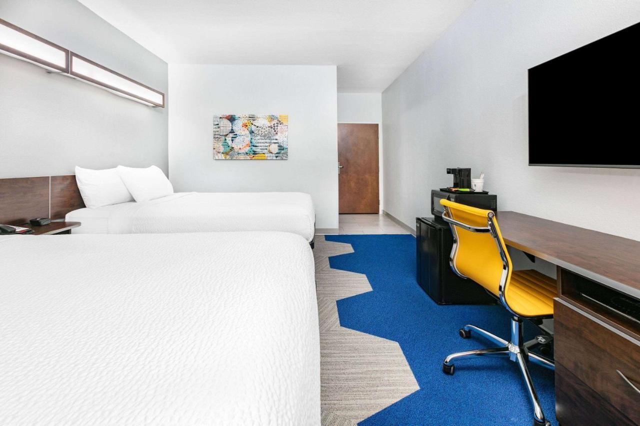 Microtel Inn & Suites By Wyndham Austin Airport Zewnętrze zdjęcie